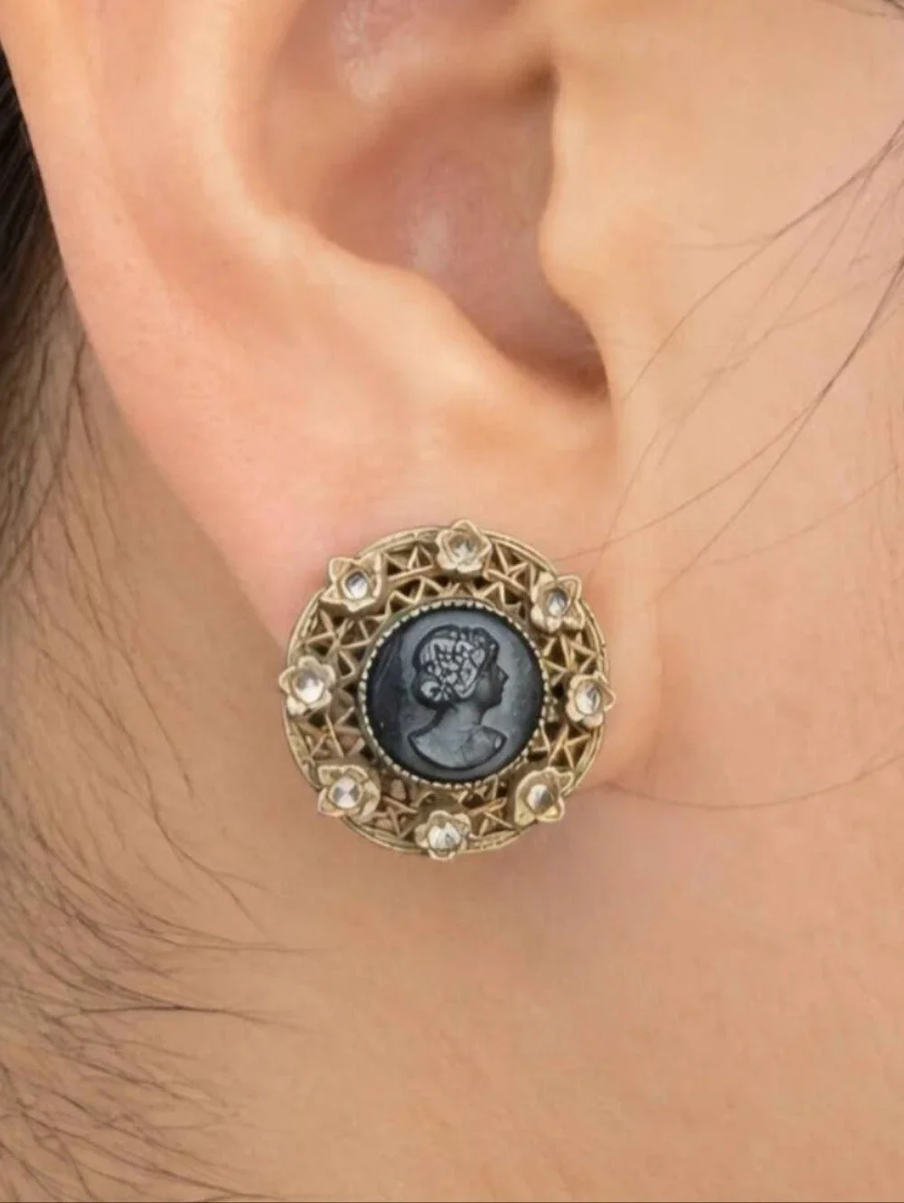 Vintage 1930s/1940s Black Cameo Screw-Back Earrings. Original Patina